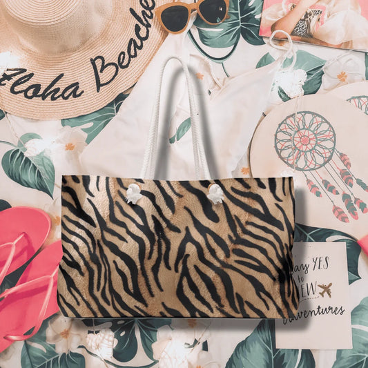 Spacious polyester Weekender Bag (Custom Tiger skin design)